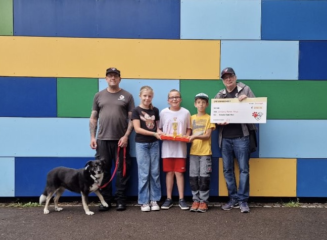 Spendenübergabe an der Wolfgang Zacher Schule